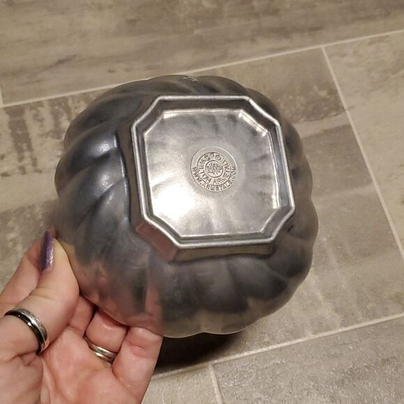 GUC Wilton Armetale SM Eddy Serving Bowl - Picture 4 of 4